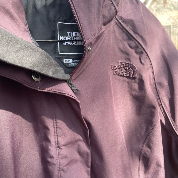 The North Face rain jacket women’s M in plum - Picture 3 of 7